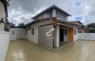 Imagem: A casa em condomínio possui 4 Dormitórios, 2 Banheiros, 2