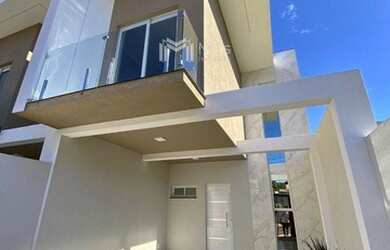 Imagem: A casa possui 2 Dormitórios, 1 Banheiro, 2 Vagas na garagem