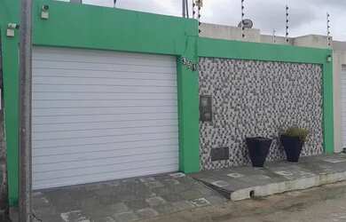 Imagem: A casa possui 2 Dormitórios, 2 Banheiros, 3 Vagas na garagem