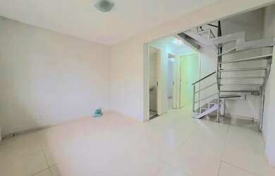 Imagem: A casa em condomínio possui 3 Dormitórios, 1 Banheiro, 2 Vagas