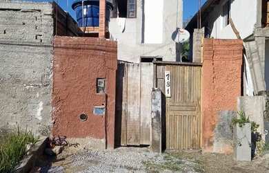 Imagem: A casa possui 2 Dormitórios, 2 Banheiros, 1 Vaga na garagem