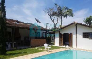 Imagem: A casa possui 2 Dormitórios, 3 Banheiros, 2 Vagas na garagem