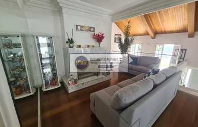 Imagem: A casa possui 4 Dormitórios, 5 Banheiros, 4 Vagas na garagem