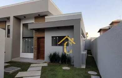 Imagem: A casa possui 3 Dormitórios, 2 Banheiros, 3 Vagas na garagem