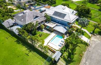 Imagem: A casa em condomínio possui 5 Dormitórios, 3 Banheiros, 5