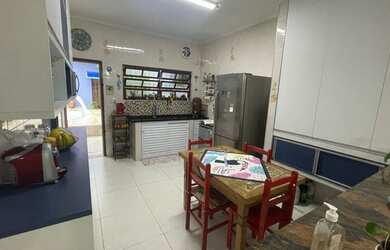 Imagem 14: Casa Seminova - Completa. Piscina, 293m² de Área, 2 Vagas na garageme2...