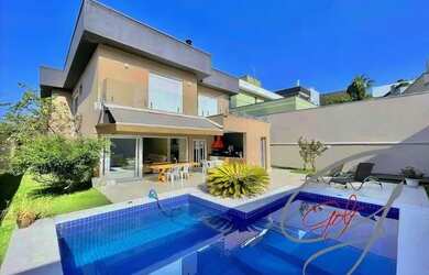 Imagem: A casa em condomínio possui 4 Dormitórios, 5 Banheiros, 4