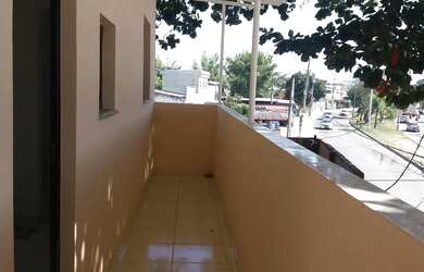 Imagem: A casa possui 2 Dormitórios e 1 Banheiro e está localizado