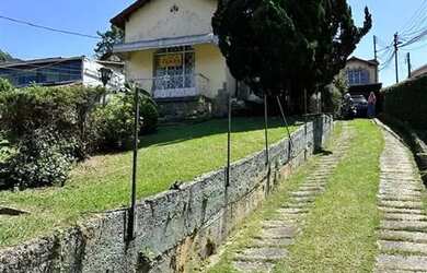 Imagem: A casa à venda possui 4 Dormitórios, 4 Banheiros, 2 Vagas
