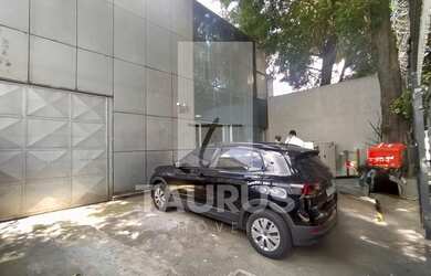 Imagem: O depósito possui 4 Vagas na garagem, 396m² de Área, Imóvel