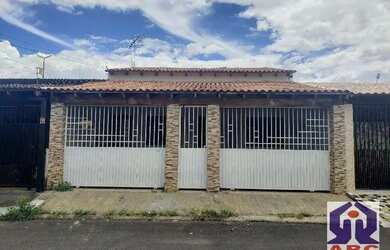 Imagem: A casa em condomínio possui 3 Dormitórios, 2 Banheiros, 2