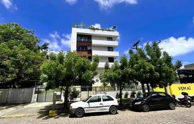 Imagem: O apartamento possui 3 Dormitórios, 1 Banheiro, 2 Vagas na