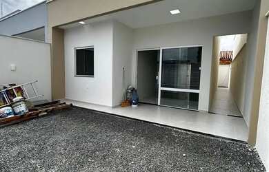 Imagem: A casa possui 2 Dormitórios, 2 Banheiros, 1 Vaga na garagem