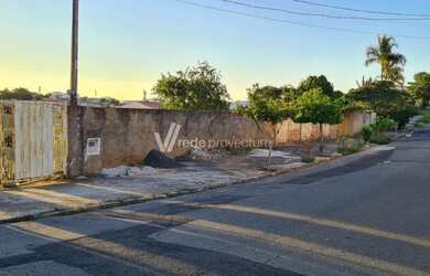 Imagem: O terreno possui 1.450m² de Área, Imóvel novo e está localizado