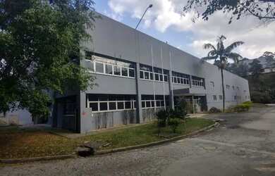 Imagem: O depósito possui 5 Vagas na garagem, 7.423m² de Área e