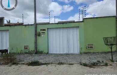 Imagem: A casa possui 2 Dormitórios, 1 Banheiro, 2 Vagas na garagem