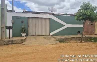 Imagem: A casa possui 2 Dormitórios, 1 Banheiro, 198m² de Área e