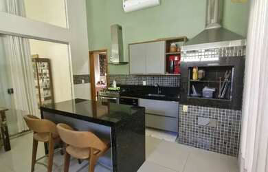 Imagem: A casa em condomínio possui 3 Dormitórios, 3 Banheiros, 2