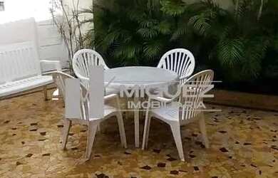 Imagem: A casa possui 3 Dormitórios, 2 Banheiros, 230m² de Área