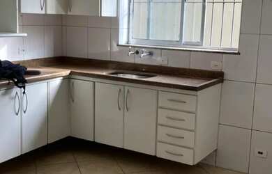 Imagem: A casa possui 3 Dormitórios, 3 Banheiros, 2 Vagas na garagem