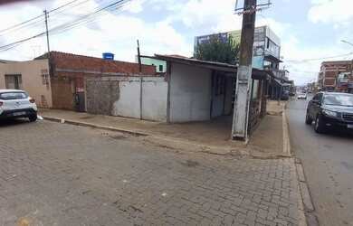 Imagem: A casa possui 2 Dormitórios, 2 Banheiros, 5 Vagas na garagem