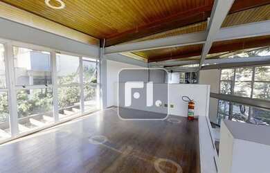 Imagem: O depósito possui 2 Vagas na garagem, 1.209m² de Área e