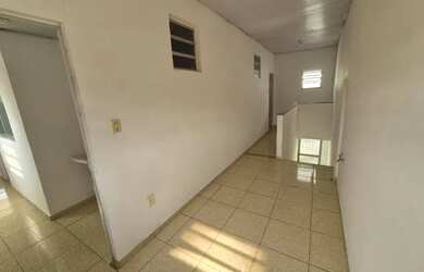 Imagem 5: Aluga-se casarão no Valqueire com varanda