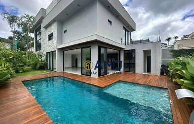 Imagem: A casa em condomínio possui 5 Dormitórios, 5 Banheiros, 4