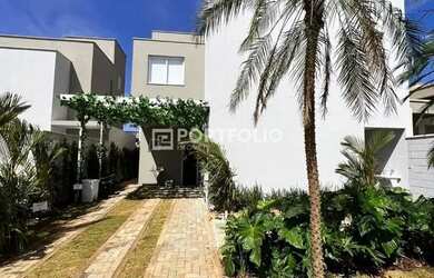 Imagem: A casa à venda possui 3 Dormitórios, 4 Banheiros, 2 Vagas