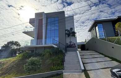 Imagem: A casa em condomínio possui 4 Dormitórios, 5 Banheiros, 5