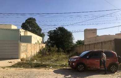 Imagem: O terreno possui 360m² de Área e está localizado em Porto