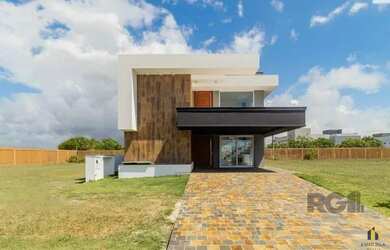 Imagem: A casa em condomínio possui 5 Dormitórios, 5 Banheiros, 2