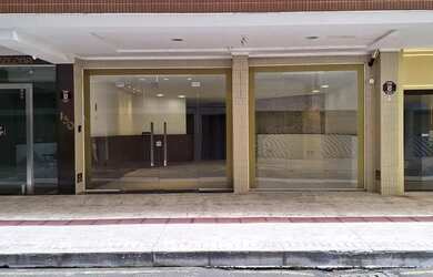 Imagem: O depósito possui 1 Vaga na garagem e 220m² de Área e está