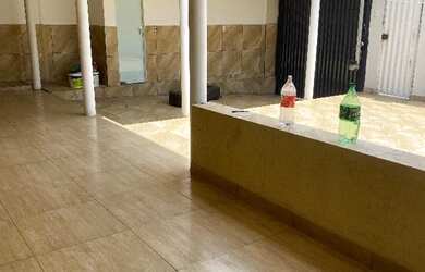 Imagem: A casa possui 2 Dormitórios, 3 Banheiros, 1 Vaga na garagem