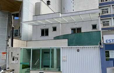 Imagem: A casa possui 5 Dormitórios, 5 Banheiros, 1 Vaga na garagem