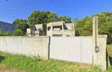 Imagem: A casa possui 5 Dormitórios, 4 Banheiros, 5 Vagas na garagem