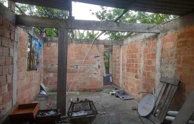 Imagem: A casa possui 1 Banheiro, 4 Vagas na garagem, 360m² de Área