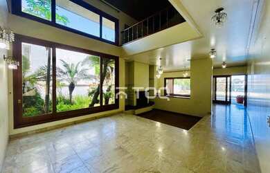 Imagem: A casa em condomínio possui 4 Dormitórios, 5 Banheiros, 4