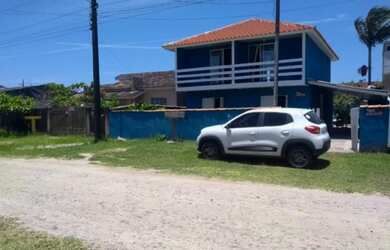 Imagem: A casa possui 5 Dormitórios, 5 Banheiros, 3 Vagas na garagem