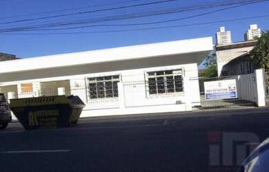 Imagem: A casa possui 4 Dormitórios e está localizado em Centro