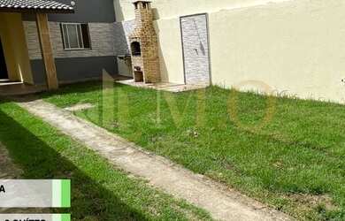 Imagem: A casa possui 3 Dormitórios, 2 Banheiros, 4 Vagas na garagem