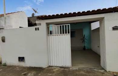 Imagem: A casa possui 2 Dormitórios, 1 Banheiro, 1 Vaga na garagem