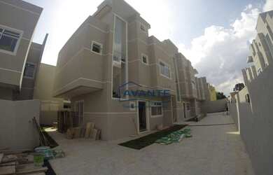 Imagem: A casa possui 3 Dormitórios, 3 Banheiros, 2 Vagas na garagem