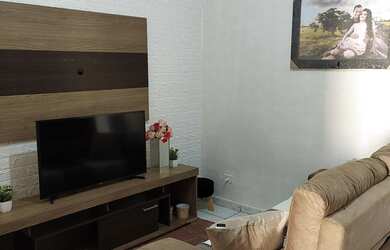 Imagem: A casa possui 2 Dormitórios, 1 Banheiro, 1 Vaga na garagem