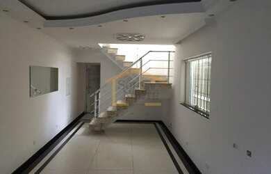 Imagem: A casa possui 3 Dormitórios, 4 Banheiros, 5 Vagas na garagem