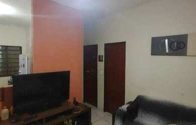 Imagem: A casa possui 2 Dormitórios, 1 Banheiro, 3 Vagas na garagem