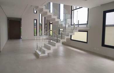 Imagem: A casa em condomínio possui 4 Dormitórios, 5 Banheiros e 374m²