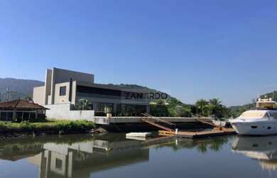 Imagem: A casa em condomínio possui 5 Dormitórios, 5 Banheiros, 5