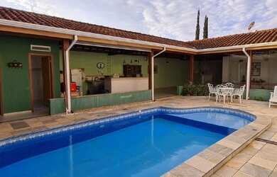 Imagem: A casa em condomínio possui 4 Dormitórios, 5 Banheiros, 3