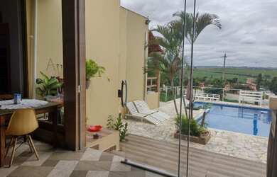 Imagem: A casa em condomínio possui 3 Dormitórios, 1 Banheiro, 1 Vaga